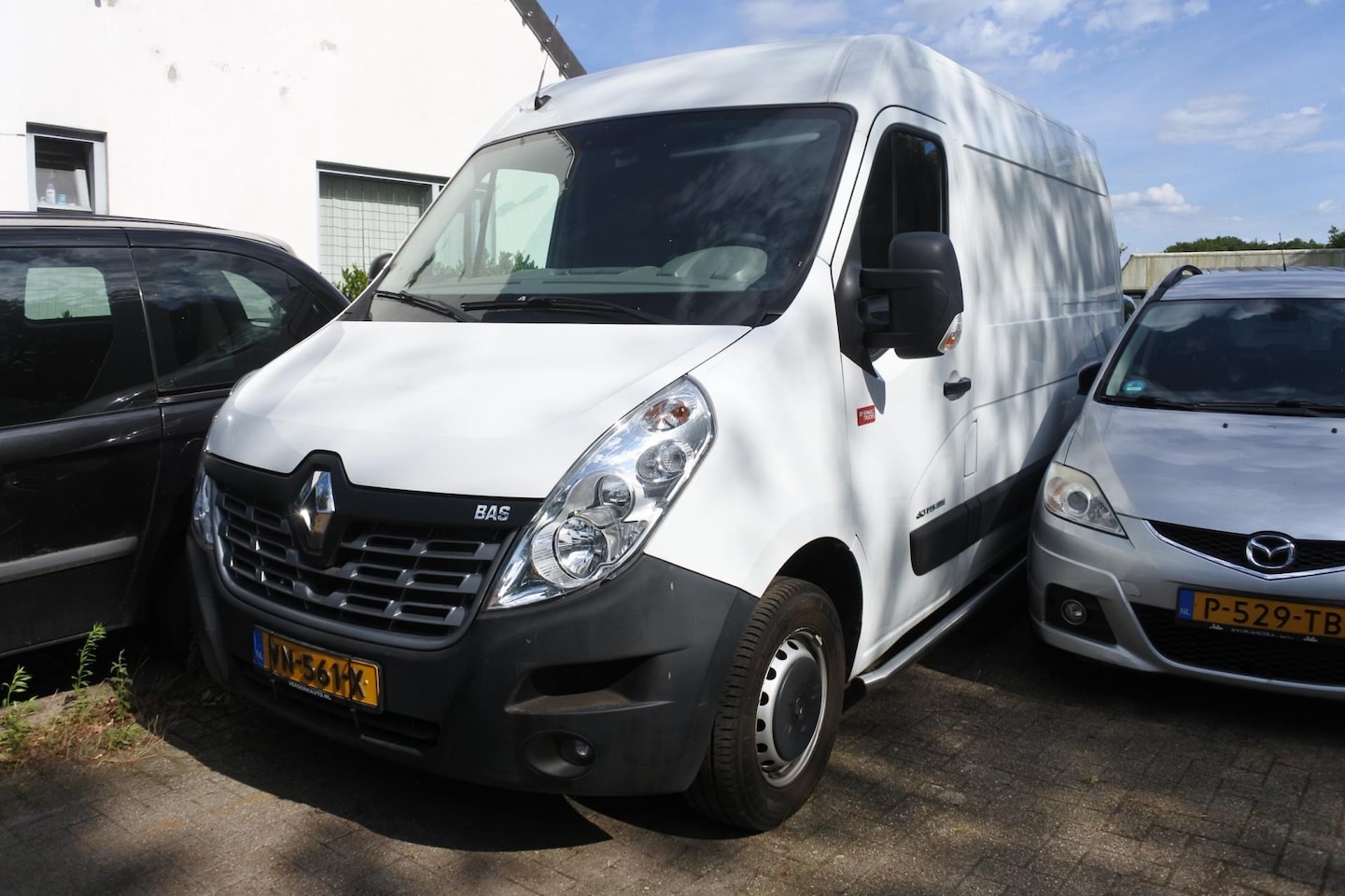 Renault Master - T35 2.3 dCi L2H2 122 dkm N.A.P. ideal voor camper ombouw volle bus - AutoWereld.nl