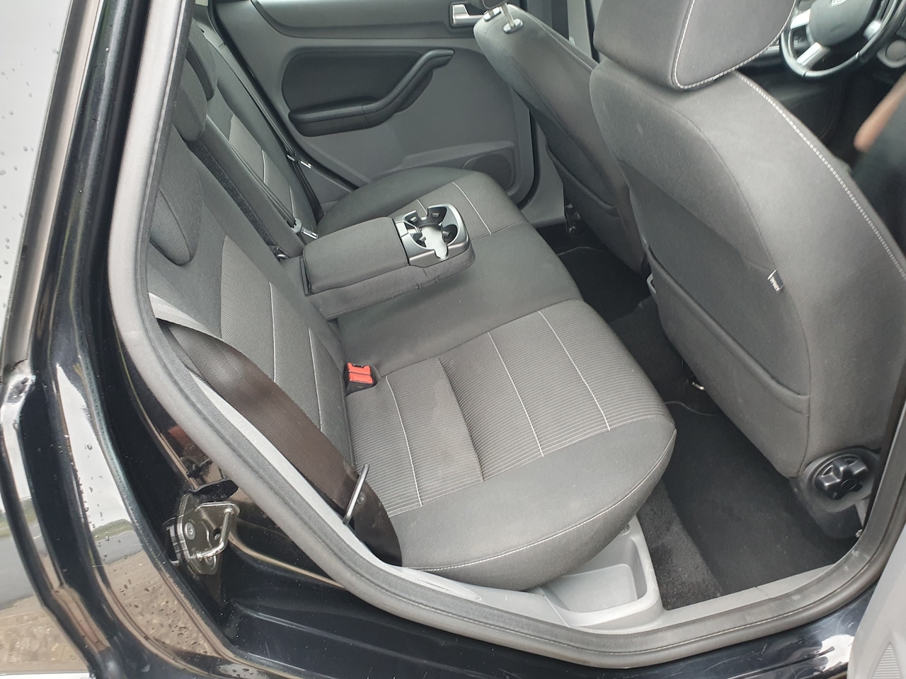 Ford Focus Wagon - 1.8 Titanium - AutoWereld.nl