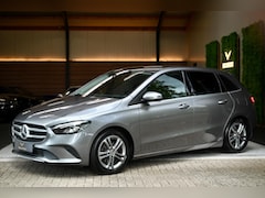 Mercedes-Benz B-klasse - 180 - Achteruitrijcamera - Stoelverwarming - LED Koplampen - Rijbaanassistent - El. Inklap