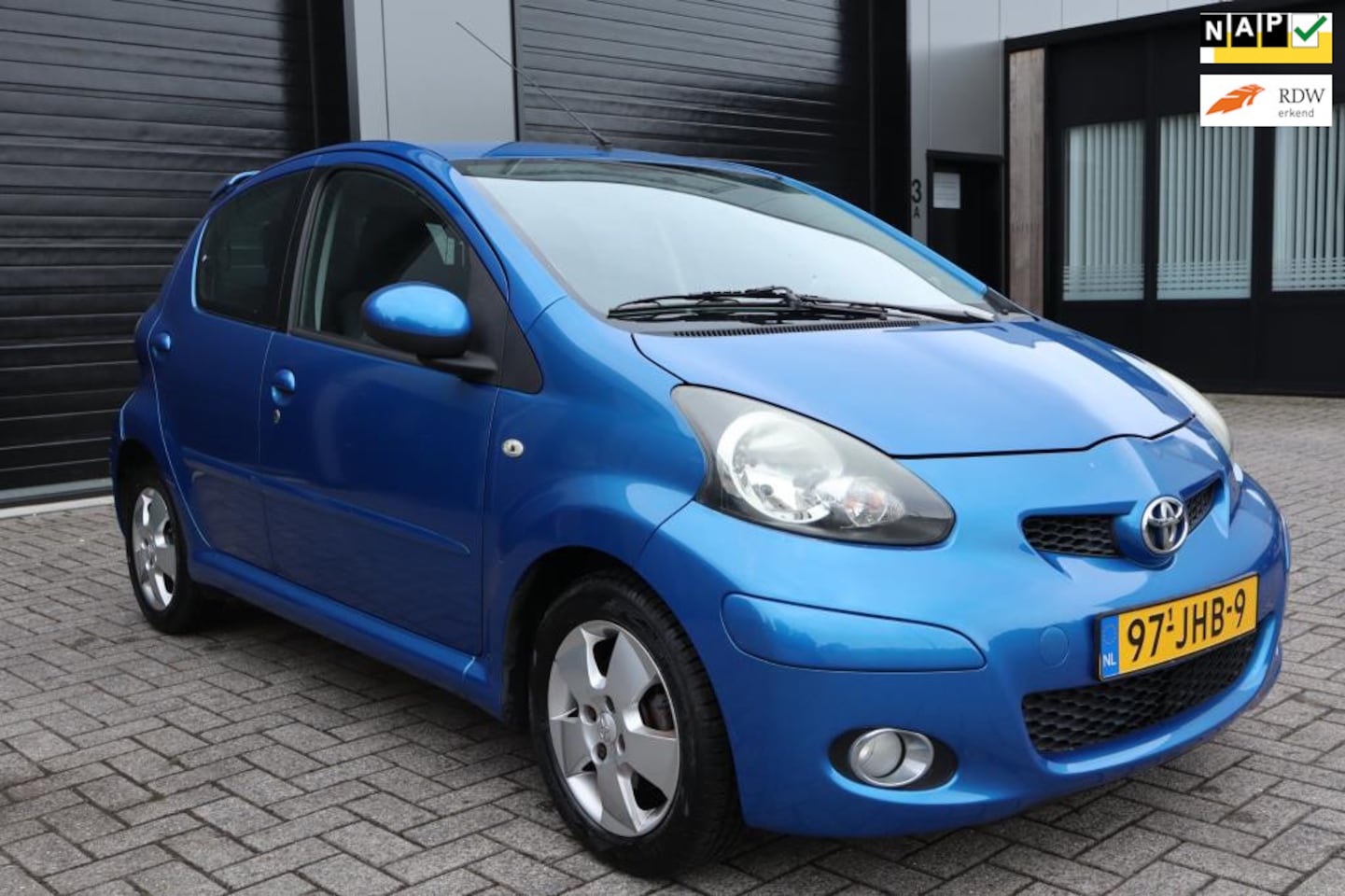 Toyota Aygo - 61 DKM |NAP | ZUINIG |DEALER ONDERHOUDEN | ELEK-RAMEN | 5DRS |2 SLEUTELS - AutoWereld.nl