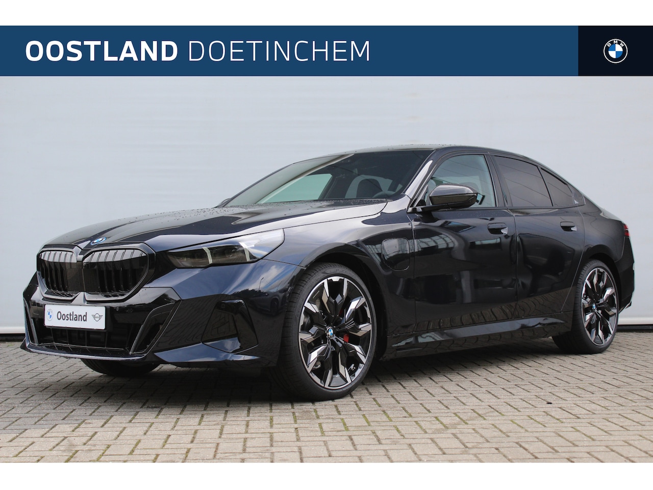 BMW 5-serie - 530e M Sport Automaat / Panoramadak / Trekhaak / Bowers & Wilkins  / M Multifunctionele St - AutoWereld.nl