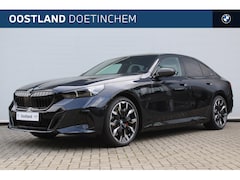 BMW 5-serie - 530e M Sport Automaat / Panoramadak / Trekhaak / Bowers & Wilkins / M Multifunctionele Sto