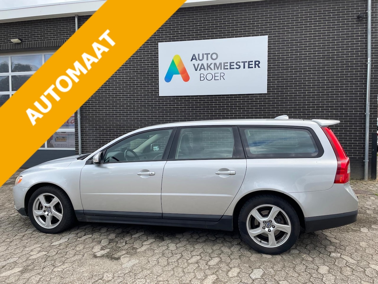 Volvo V70 - 2.4D 120KW Automaat / Limited Edition / Trekhaak - AutoWereld.nl
