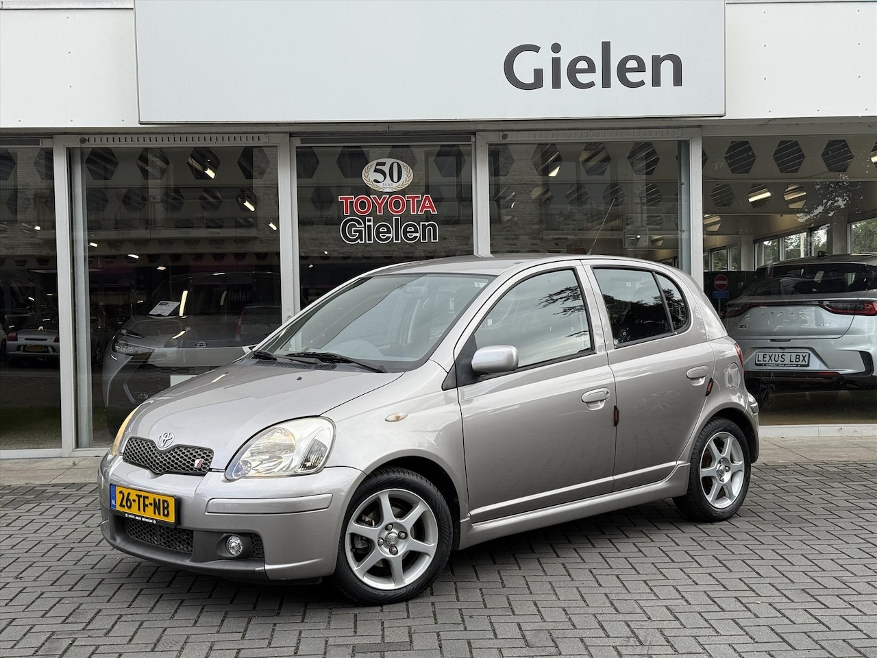 Toyota Yaris - 1.5 VVTI 5DR T SPORT | Airconditioning, Lichtmetalen velgen, Elektrische ramen, Stuurbedie - AutoWereld.nl