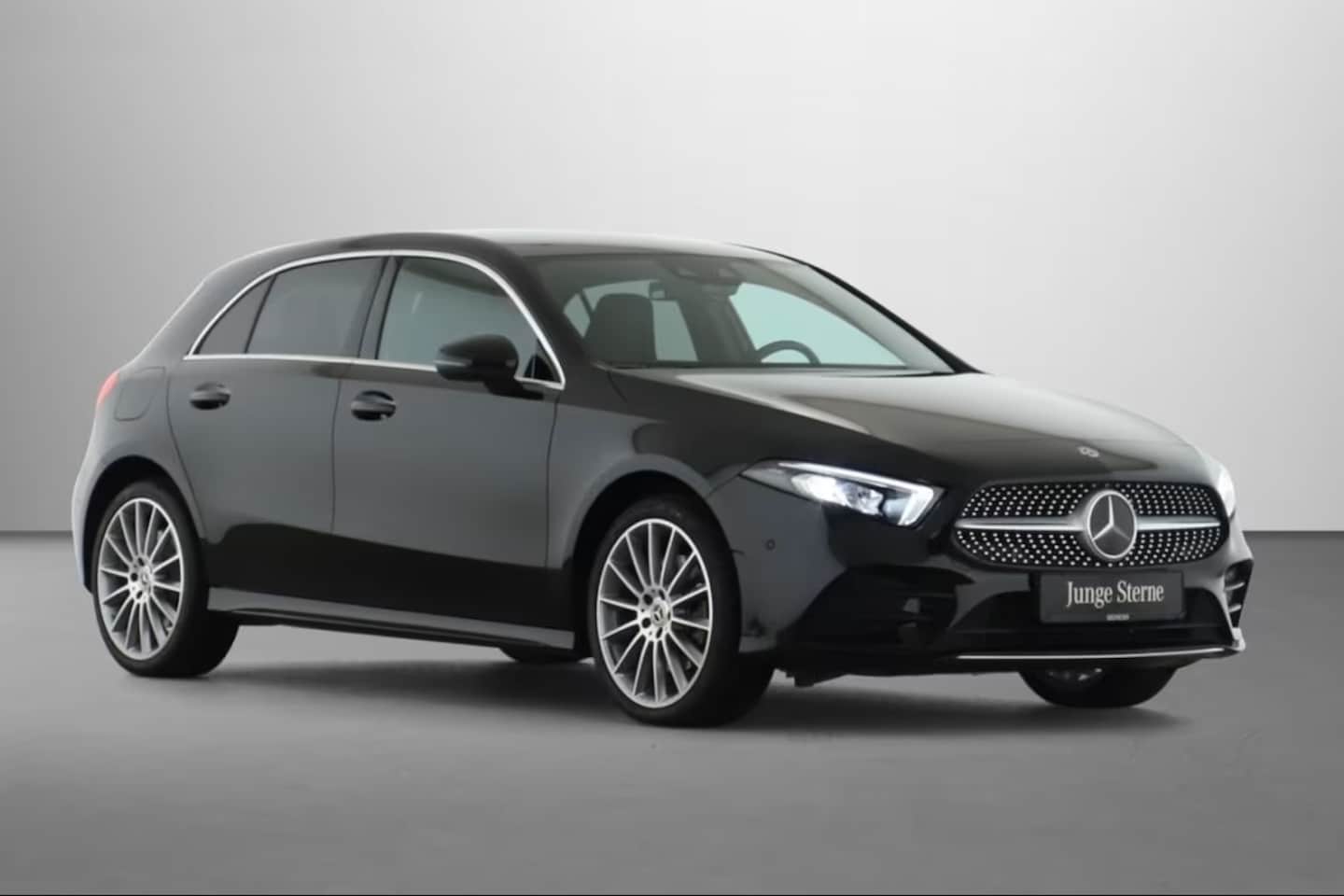 Mercedes-Benz A-klasse - 250 e AMG ** LED, MBUX+, 19-inch LMV, ADAPT. CRUISE, SPIEGEL PACK ** UNFALLFREI - JUNGE ST - AutoWereld.nl