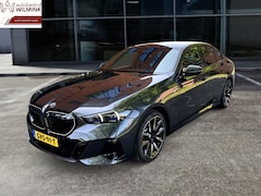BMW 5-serie - 520i M Sport Pro ACC HUD Pano Grill Iconic Glow 360