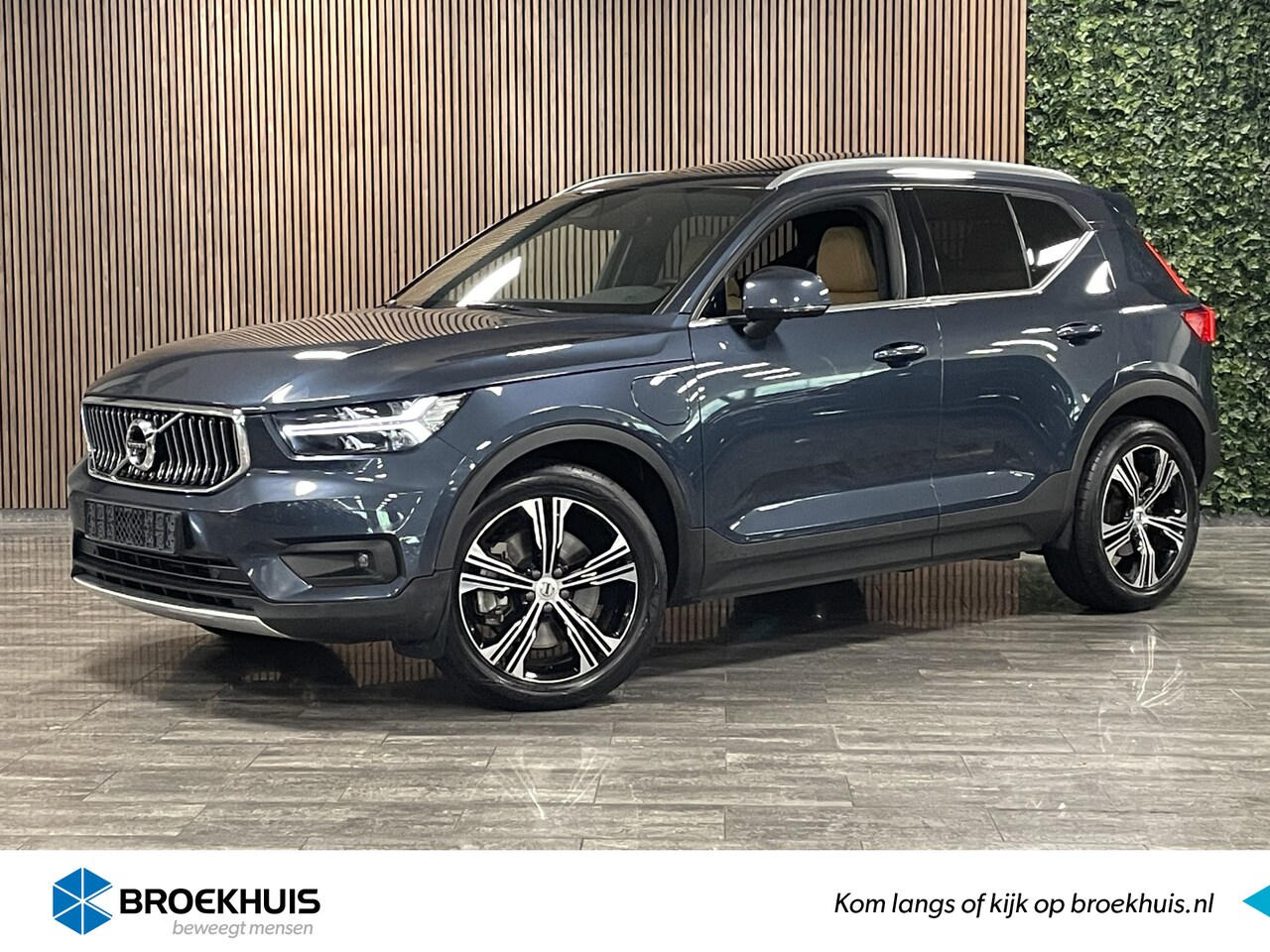 Volvo XC40 - T4 Recharge Inscription | Schuifdak | 360° Camera | Harman Kardon | Elektrische bestuurder - AutoWereld.nl