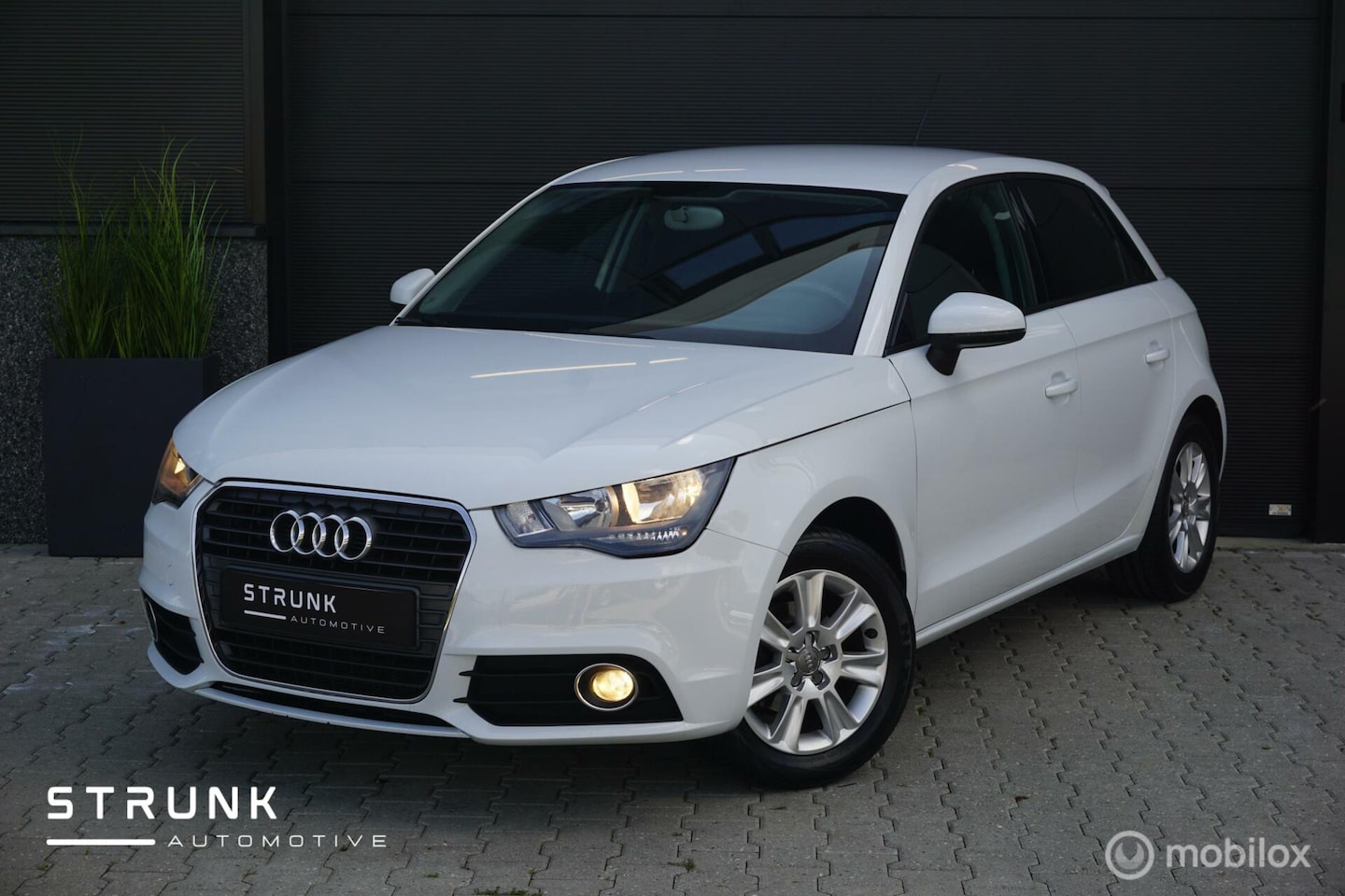 Audi A1 Sportback - 1.2 TFSI Attraction Navi Airco Cruise LMV 5 Deurs - AutoWereld.nl