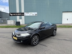 Renault Mégane coupé cabriolet - 2.0-16V Tech Line LPG-G3 0nderbouw 6-Bak 135 PK. Als nieuw rijdende inruilauto met nieuwe