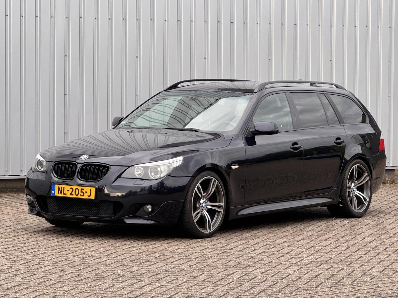 BMW 5-serie Touring - 525i m pakket 19 inch inruil mogelijk - AutoWereld.nl