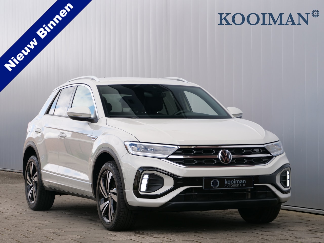 Volkswagen T-Roc - 1.5 TSI 150pk R-Line Edition Automaat Apple Carplay / 18 inch / IQ Light / Stoelverwarming - AutoWereld.nl