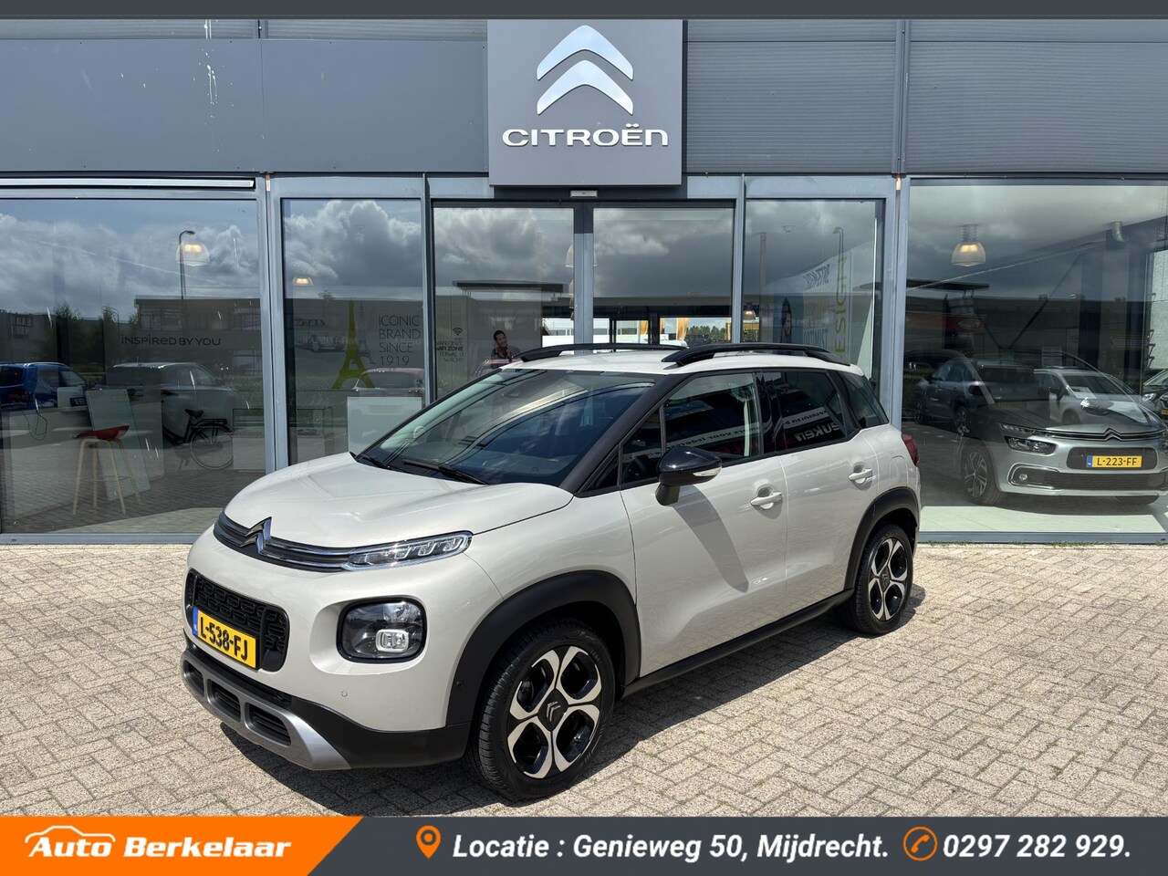 Citroën C3 Aircross - 1.2 PureTech S&S Shine 110 PK | Parkeerassistent | Hifi - AutoWereld.nl