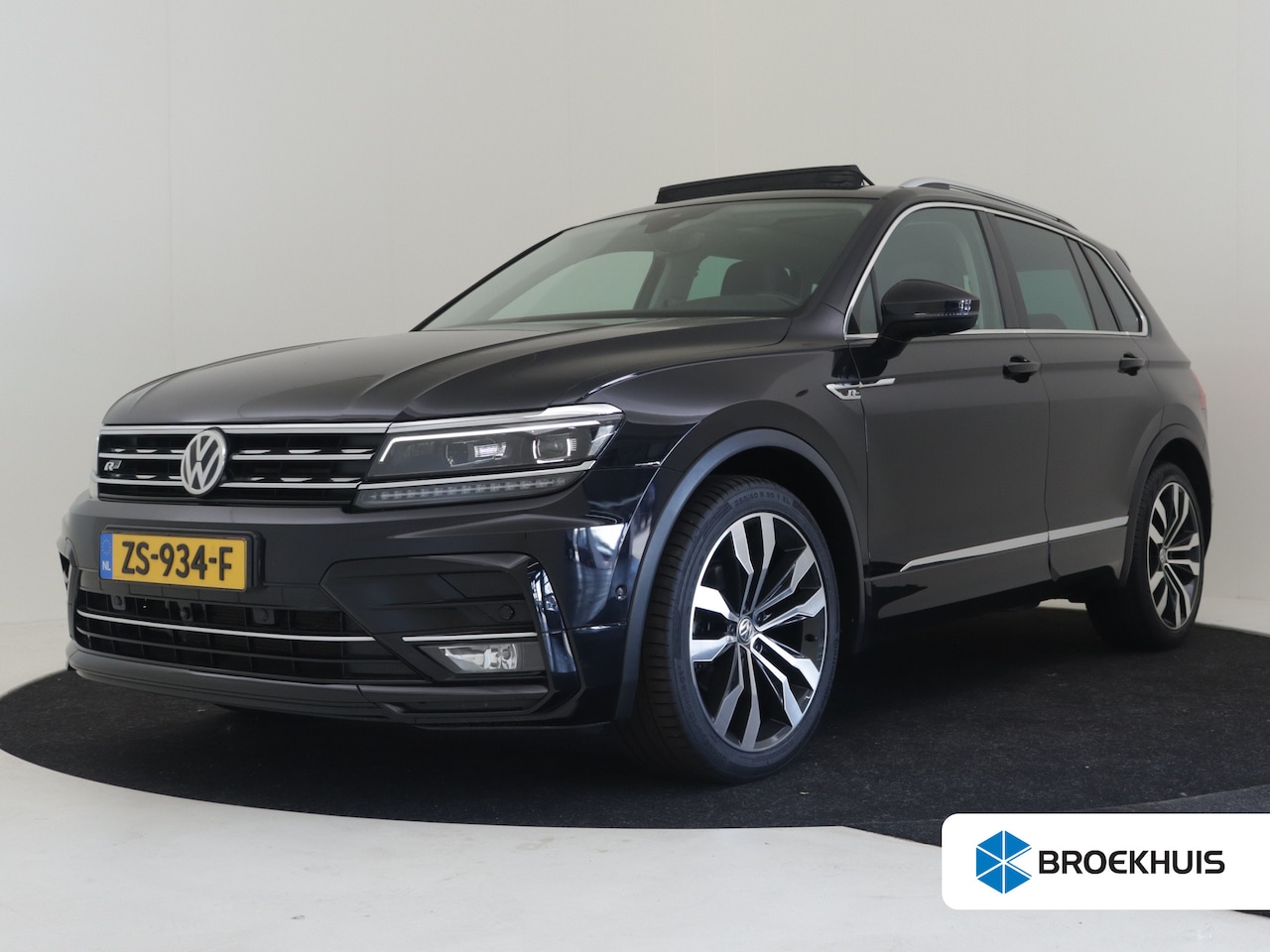 Volkswagen Tiguan - 1.5 TSI ACT Highline 150pk DSG/AUTO | Trekhaak | Panorama dak | Keyless | Leder bekleding - AutoWereld.nl