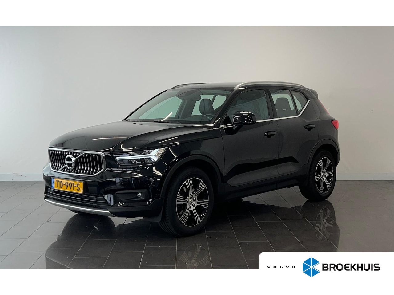 Volvo XC40 - T4 Inscription | Armsteun achter | Buitenspiegels elektrisch verstel- en verwarmbaar | Chr - AutoWereld.nl