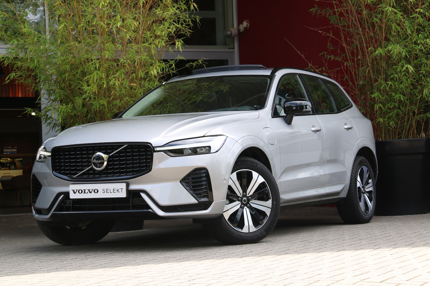 Volvo XC60 - 2.0 T6 Plug-in hybrid AWD Plus Dark | Trekhaak | 360 Camera | Panoramadak | Memory | Pilot - AutoWereld.nl