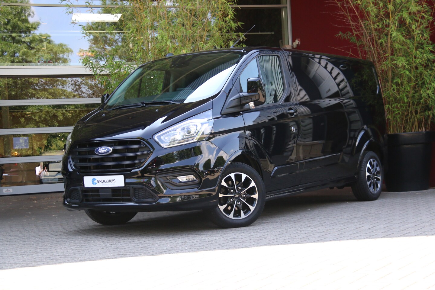 Ford Transit Custom - 320 2.0 TDCI L2H1 Sport 170PK Automaat | Trekhaak | Camera | BLIS | Stoelverwarming - AutoWereld.nl