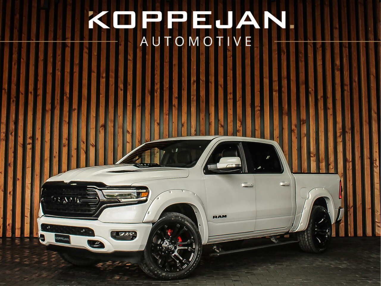 Dodge Ram 1500 - Limited Night 5.7 V8 402PK Automaat Crew Cab | BPM VRIJ! | LPG | PANORAMADAK | LUCHTVERING - AutoWereld.nl