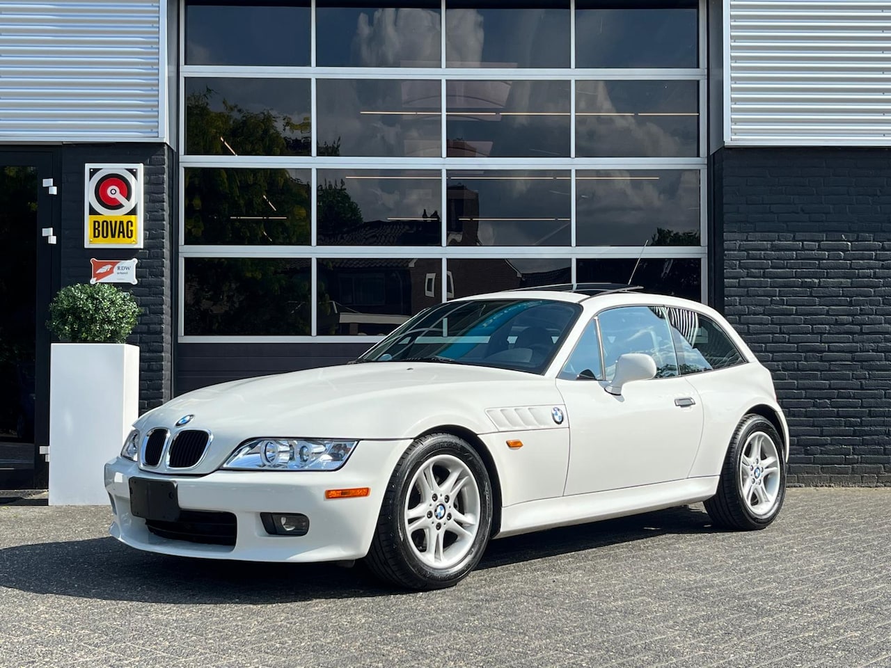 BMW Z3 Coupé - 2.8 2.8, Automaat, Airco, Pano, Alpine Weis, Uniek! - AutoWereld.nl