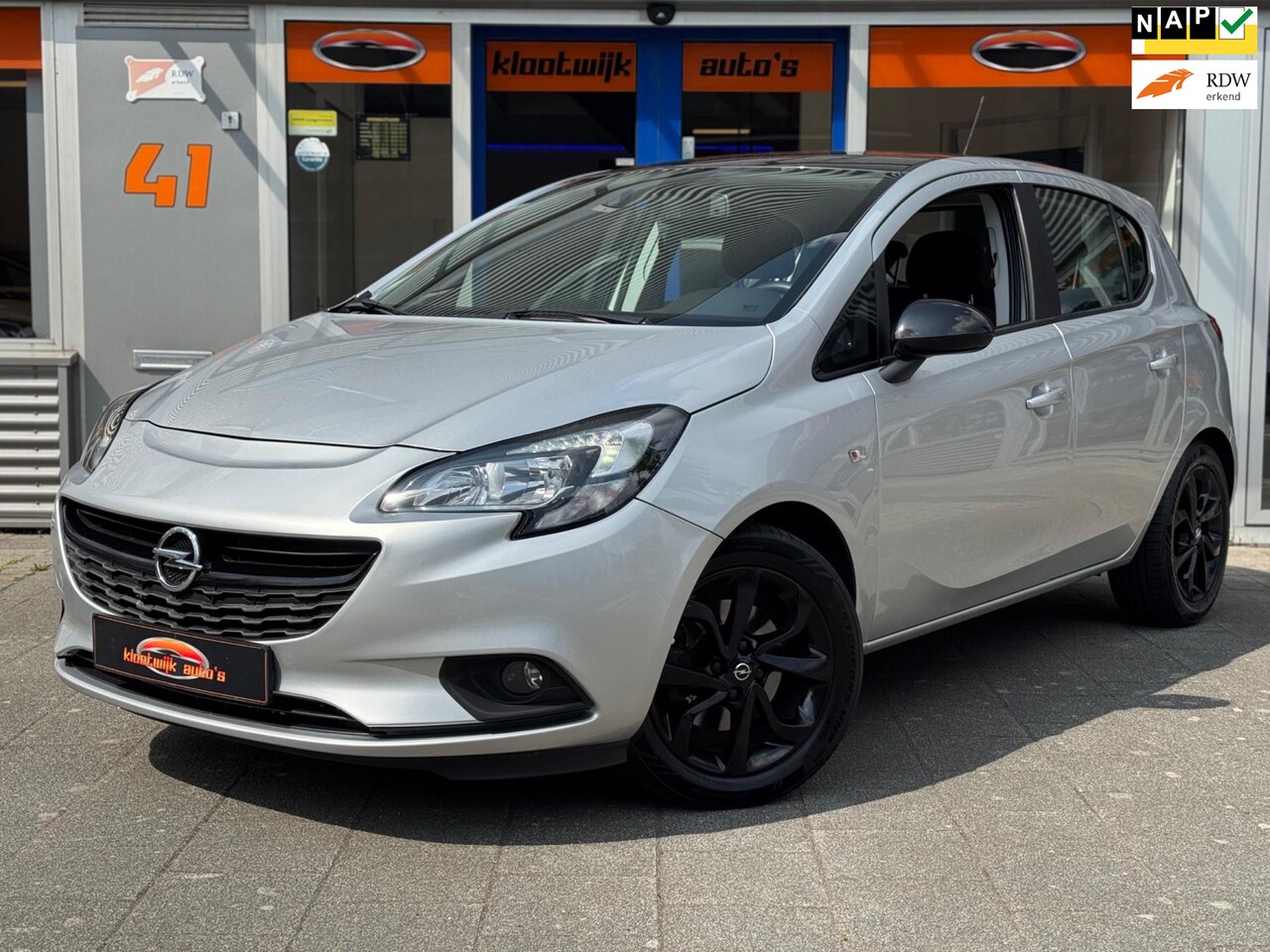 Opel Corsa - 1.4 Black Edition Navigatie Cruise Camera CarPlay Dealer Onderhouden - AutoWereld.nl
