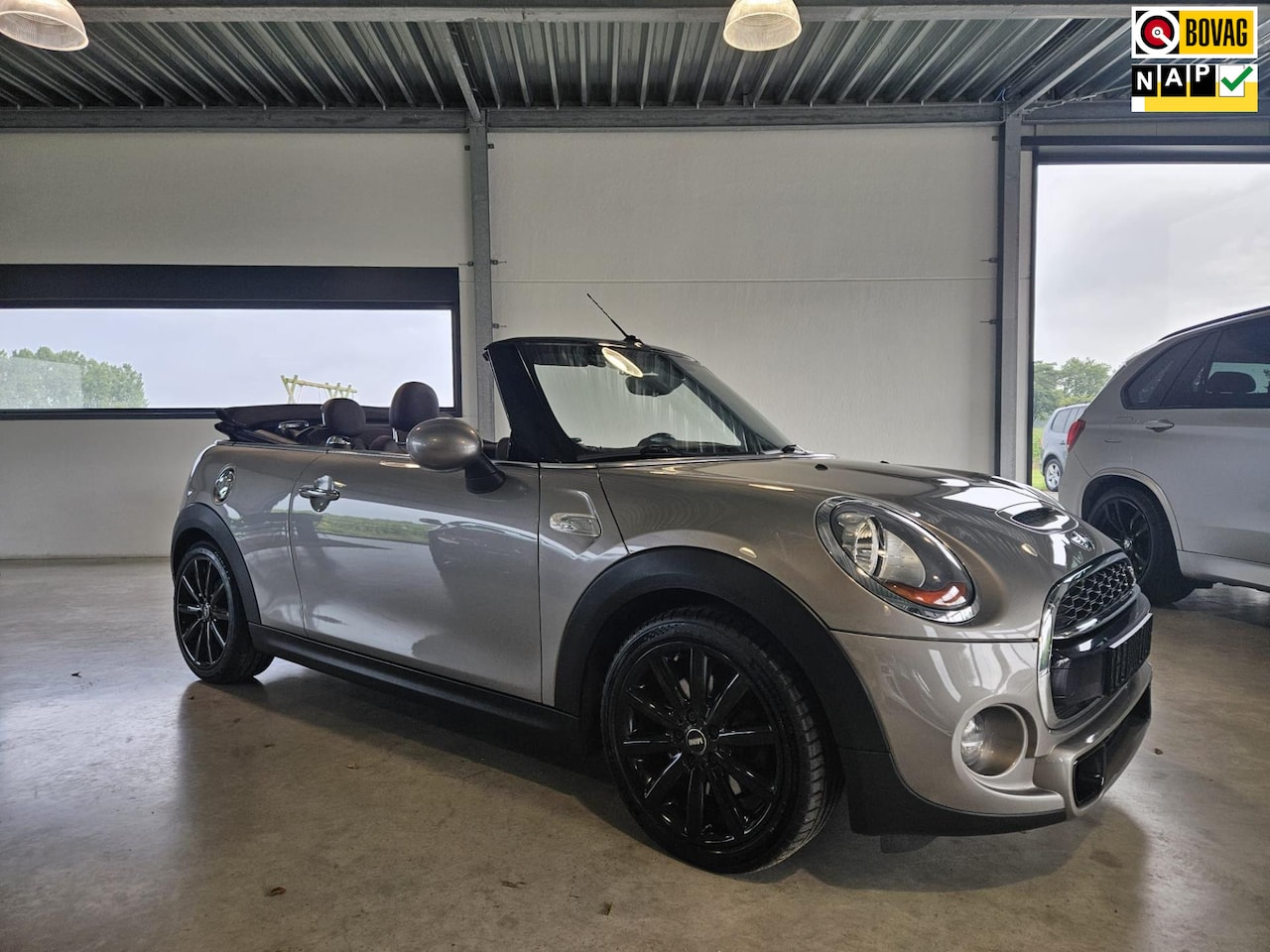 MINI Cabrio - 2.0 Cooper S Chili Serious Business Mini 2.0 Cooper S Chili Serious Business - AutoWereld.nl