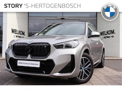 BMW iX1 - xDrive30 66 kWh M Sport / Panoramadak / Trekhaak / Adaptief M Onderstel / Adaptieve LED /