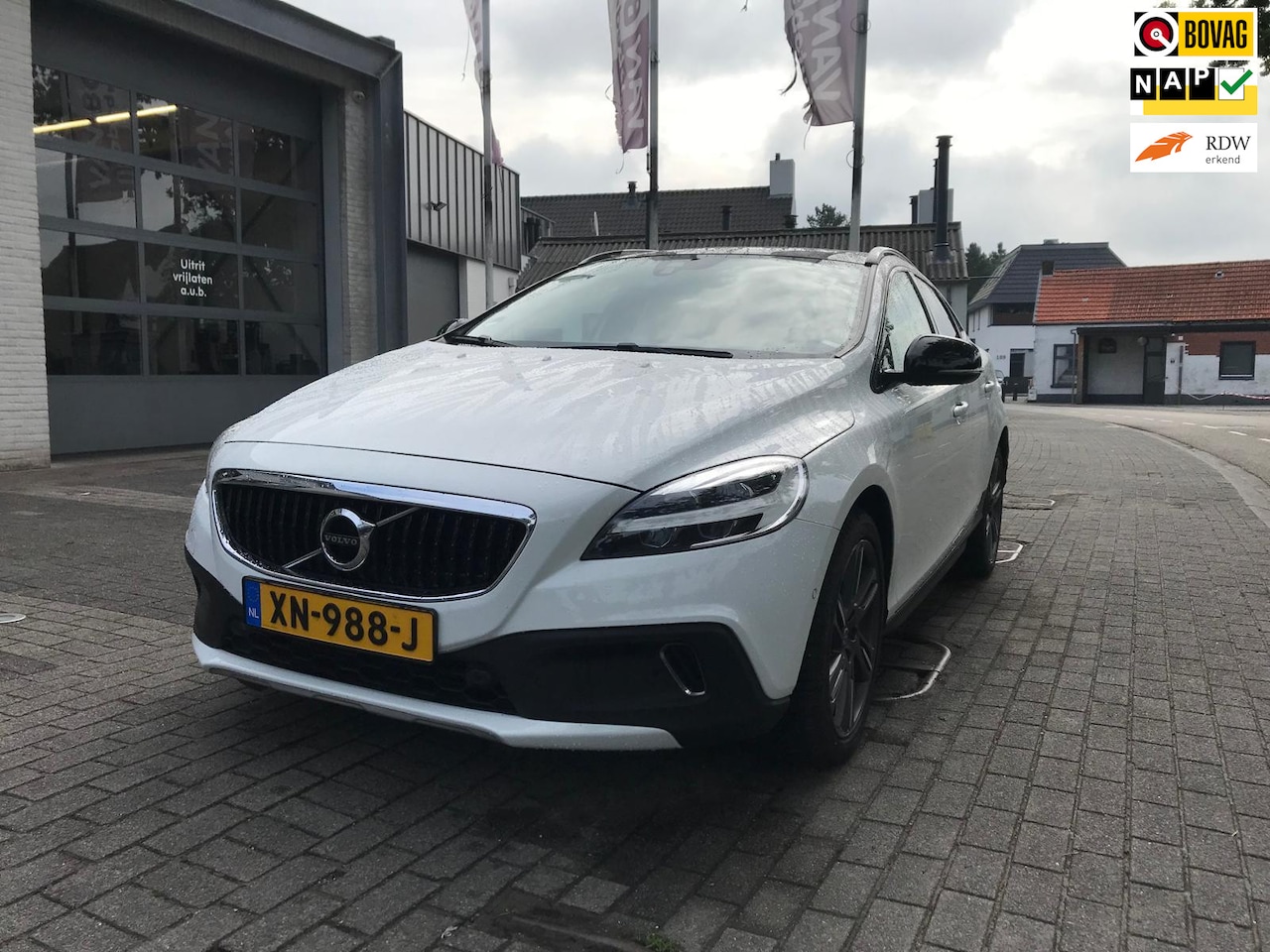Volvo V40 Cross Country - 1.5 T3 Polar+ Luxury 1.5 T3 Polar+ Luxury - AutoWereld.nl