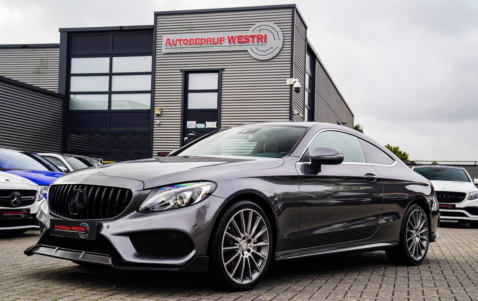 Mercedes-Benz C-klasse Coupé - 300 Prestige | C63S Look | Sterrenhemel | Burmester | Luxe Leder | Achteruitrijcamera | LE - AutoWereld.nl