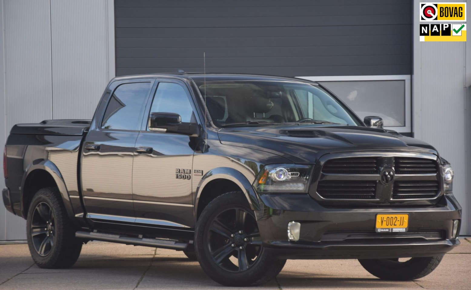Dodge Ram 1500 - 5.70 Hemi V8 Quad Cab 6'4 - DEALER ONDERHOUDEN - Sportuitvoering - Ned auto - 4 Nieuwe ban - AutoWereld.nl