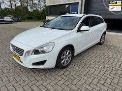Volvo V60 - 2.0T Momentum Full option, Trekhaak, Navi, PDC, Cruise, enz