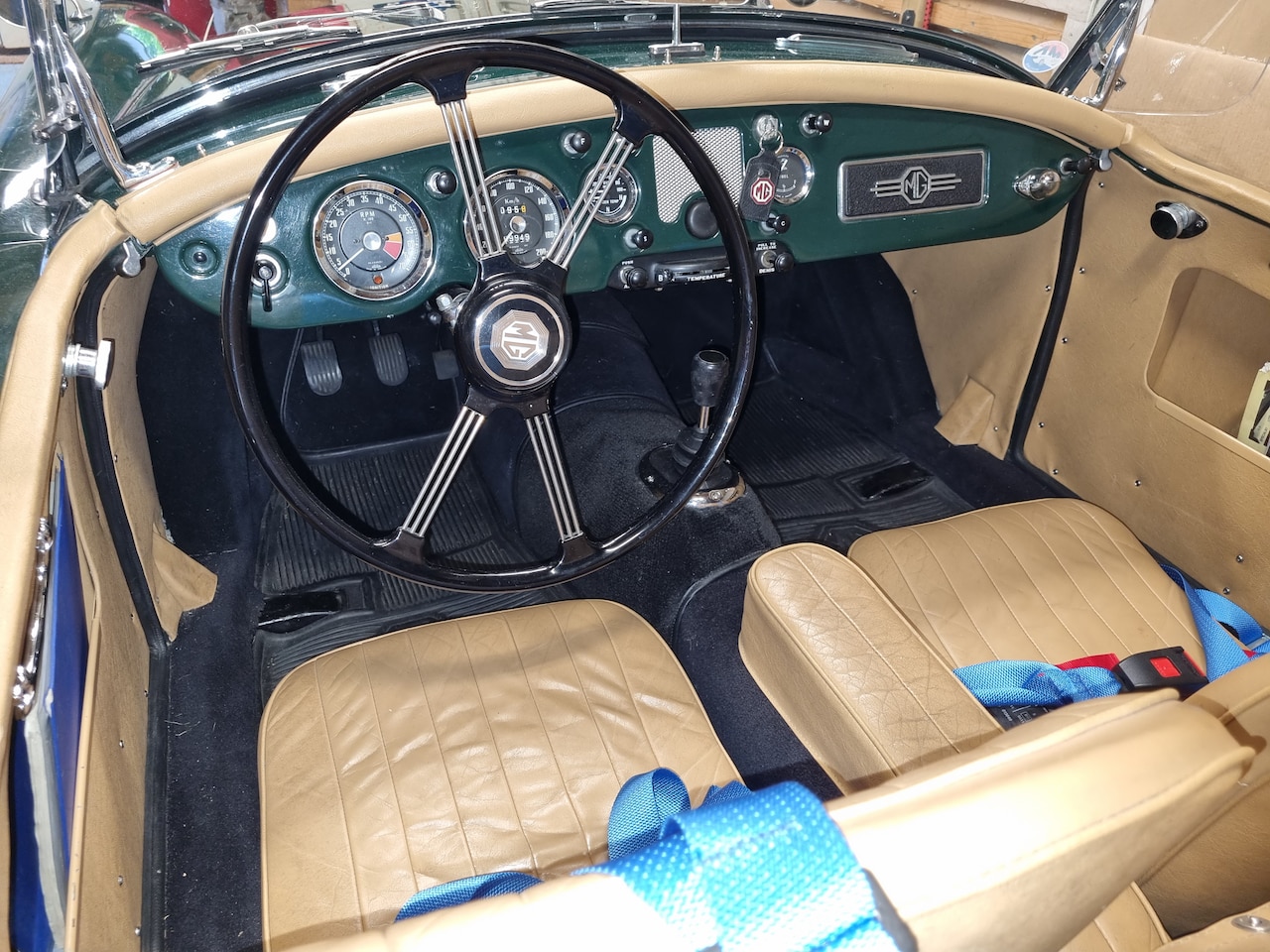 MG A 1500 - 1800 cc MGB motor/ 5x gelagerd. Ford Sierra 5 versnelling bak. Achter Koni schokdempers. - AutoWereld.nl