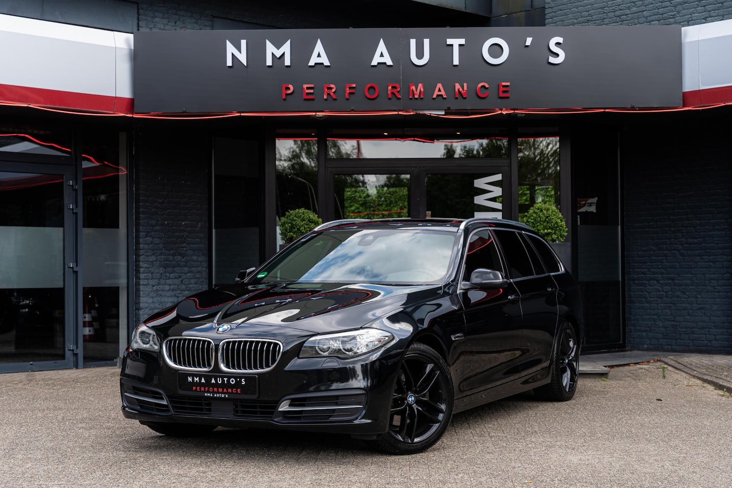 BMW 5-serie Touring - 520d High Executive | DEALER ONDER | PANO | ACC | HUD | SOFTCLOSE | DIGITAL COCKPIT | FACE - AutoWereld.nl