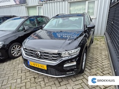 Volkswagen T-Roc - 1.0 TSI Style 111 PK Apple Carplay Android Auto | Navigatie | DAB | Adaptief cruise contro
