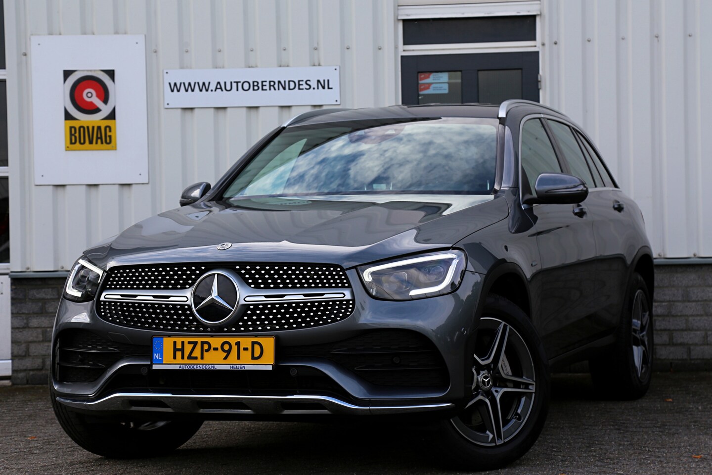 Mercedes-Benz GLC-klasse - 300e 4MATIC AMG Plug in hybride PHEV*Perfect MB Onderh.*Elek. Trekhaak/360 Camera/Memorie/ - AutoWereld.nl