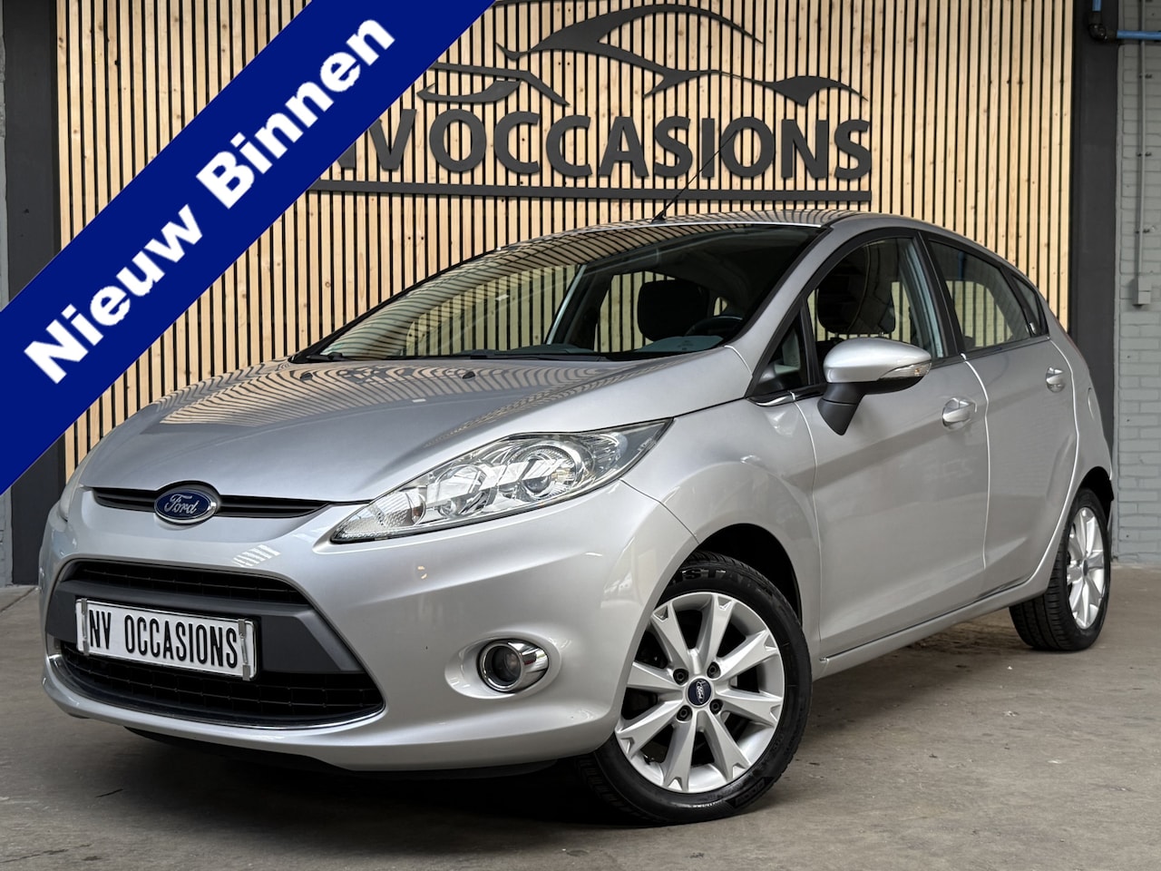 Ford Fiesta - 1.4 Ghia AUTOMAAT/AIRCO/PARKEERSNSR/15"LV/NAP! - AutoWereld.nl