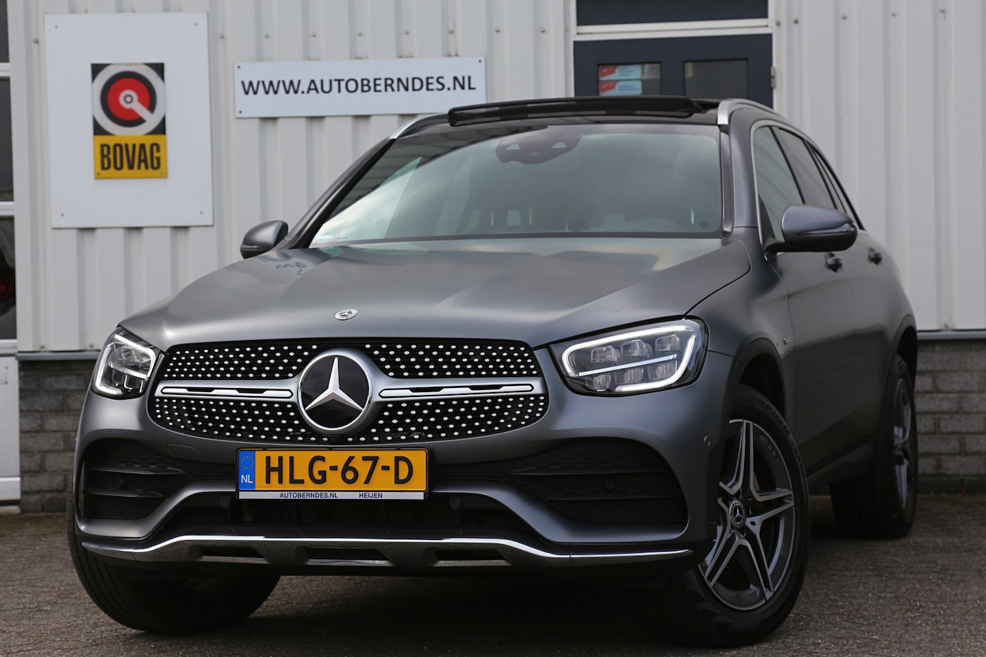 Mercedes-Benz GLC-klasse - 300e 320PK PHEV Plug in 4MATIC AMG*1ste Eig*BTW*Perfect Onderh.*Manufaktur Magno!/Pano/Ele - AutoWereld.nl