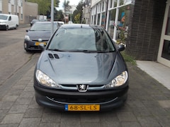 Peugeot 206 - 1.4 One-line PDC ACHTER DISTR. 2022 APK 11-2025 100 DKM