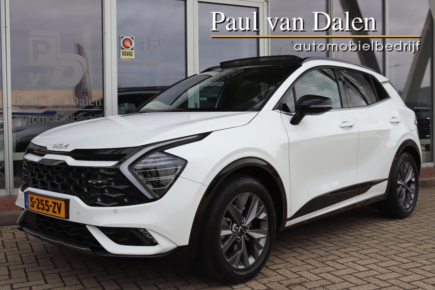 Kia Sportage - 1.6 T-GDi 230PK HYBRID GT-LINE AUTOMAAT Wit Metallic | Panodak | Trekhaak | Camera | Stoel - AutoWereld.nl