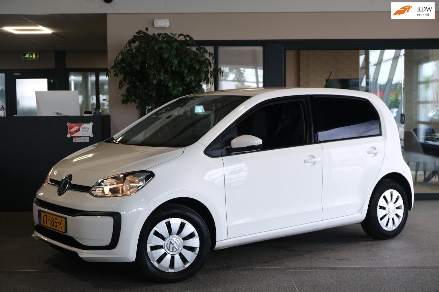 Volkswagen Up! - 1.0 BMT move up! 5drs Airco DAB+ - AutoWereld.nl