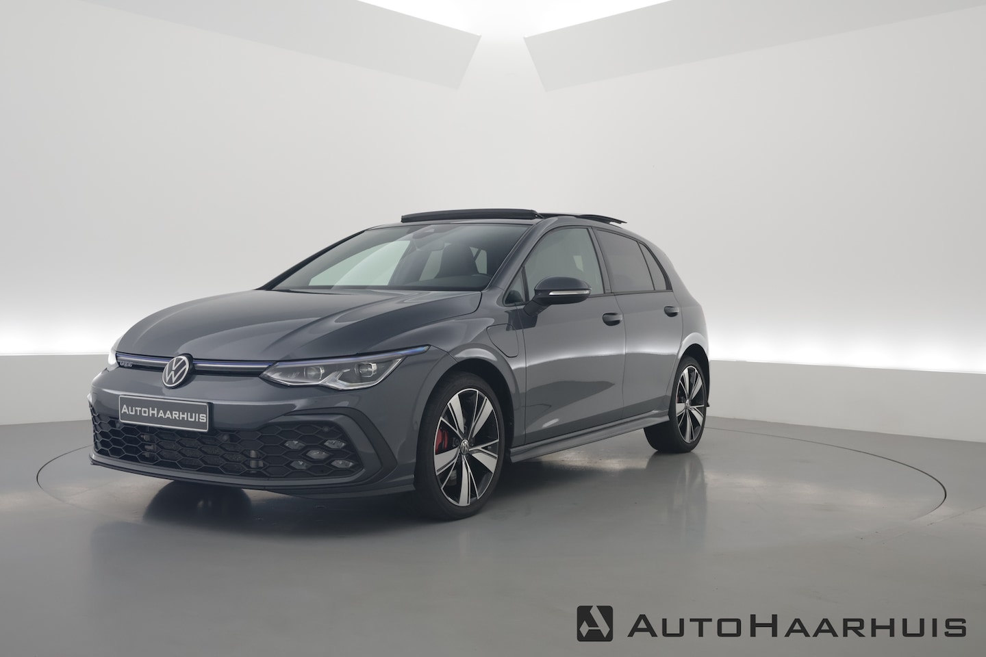 Volkswagen Golf - 1.4 eHybrid GTE | Pano | IQ. Light | Elek. Trekhaak | Stoel- Stuurverw. | Mistlampen - AutoWereld.nl