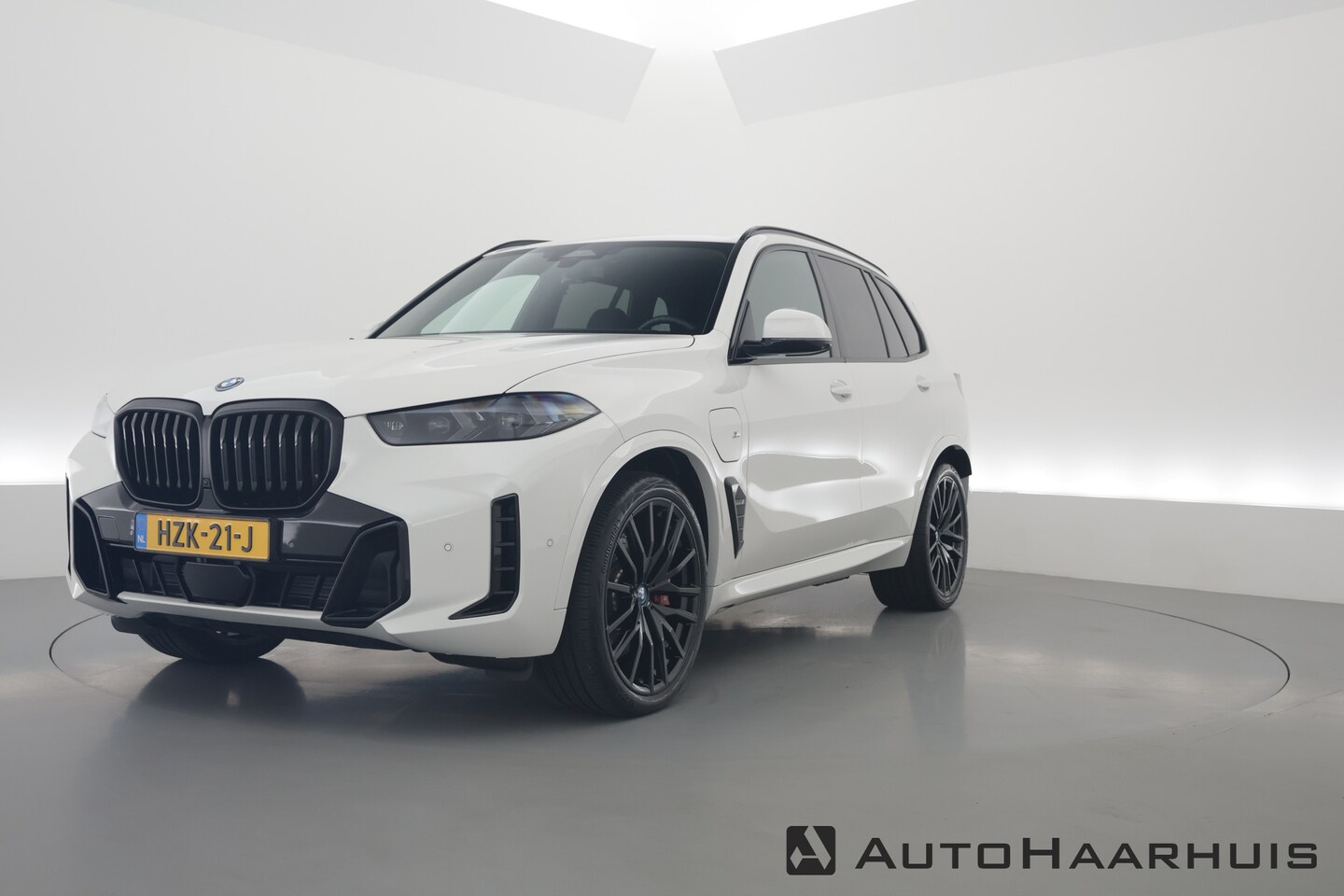 BMW X5 - xDrive50e M Sport | HUD | Harman Kardon | 22'' | 360cam | Luchtvering | Iconic Glow | Shad - AutoWereld.nl