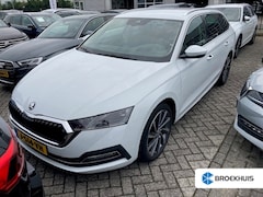 Skoda Octavia Combi - 1.5 TSI First Edition 150pk Head up display | Navigatie | App connect | Dodehoekdetectie |