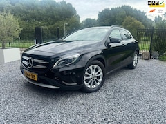 Mercedes-Benz GLA-Klasse - 200 Prestige / ambilight / Camera /