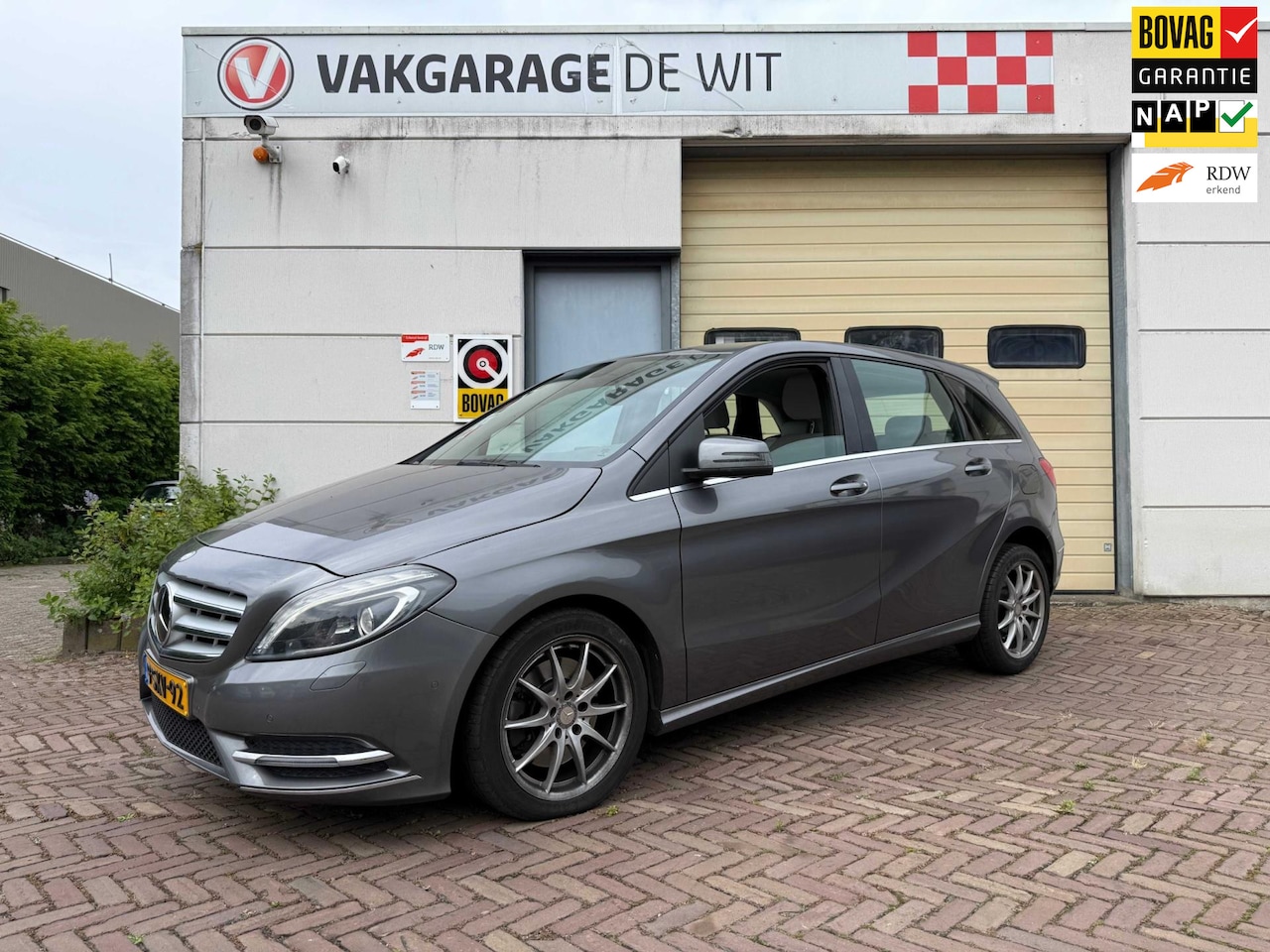 Mercedes-Benz B-klasse - 250 Prestige | Carplay | Leder | Camera - AutoWereld.nl