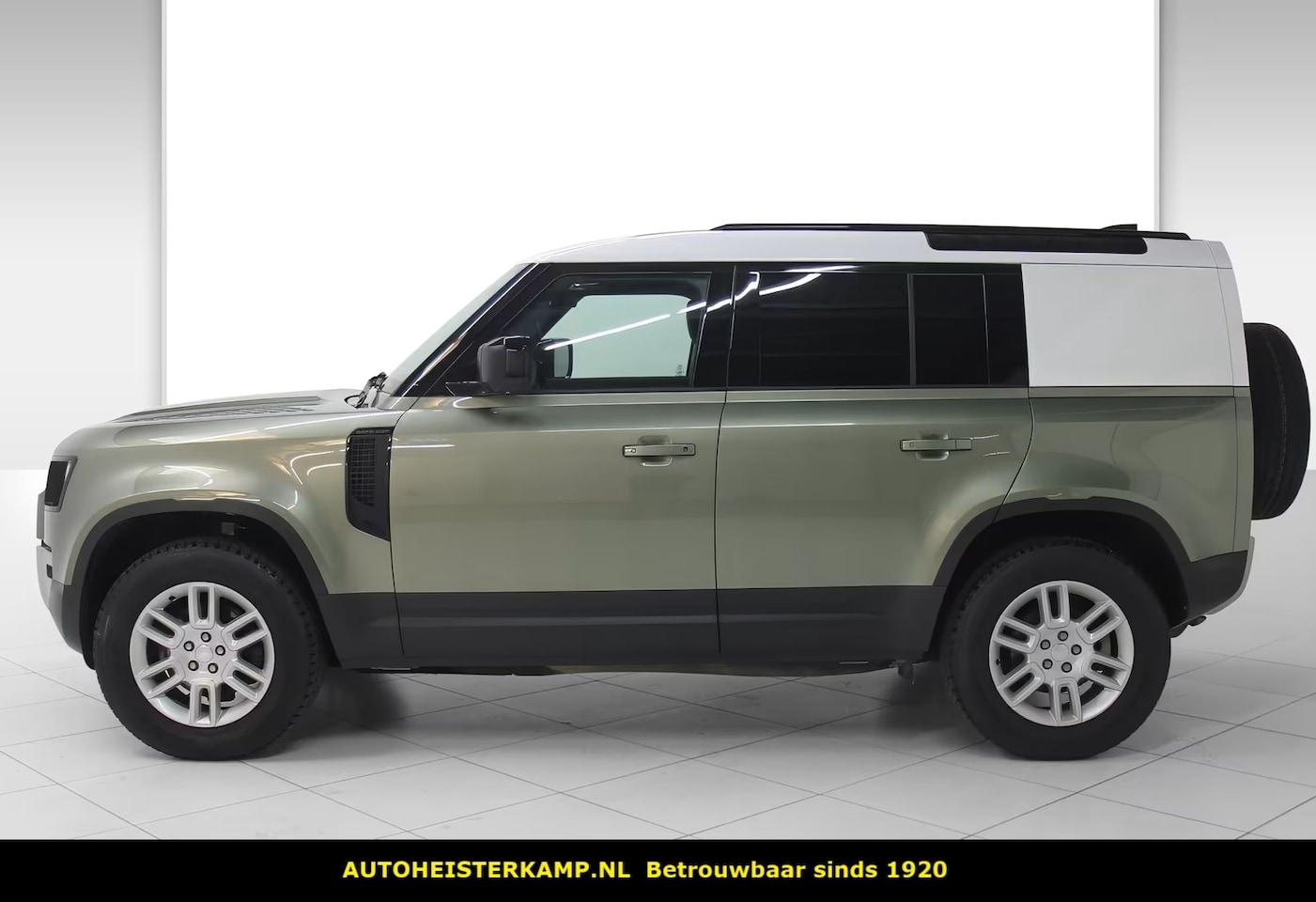 Land Rover Defender Hard Top - 3.0 D250 110 MHEV S Grijs Kenteken LED Navi Trekhaak Surround View Leder - AutoWereld.nl