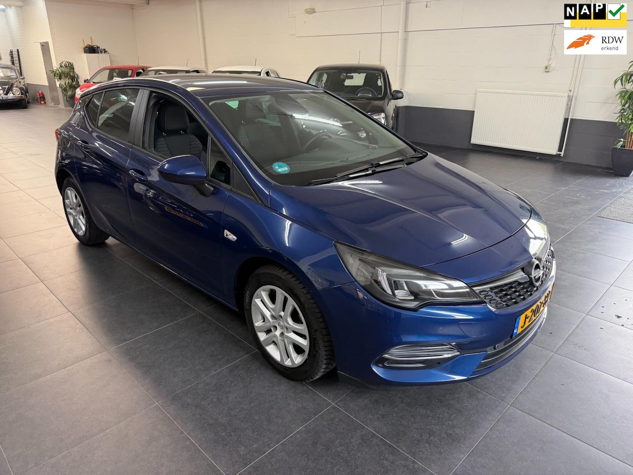Opel Astra - 1.2 Business Executive 1.2 Business Executive - AutoWereld.nl