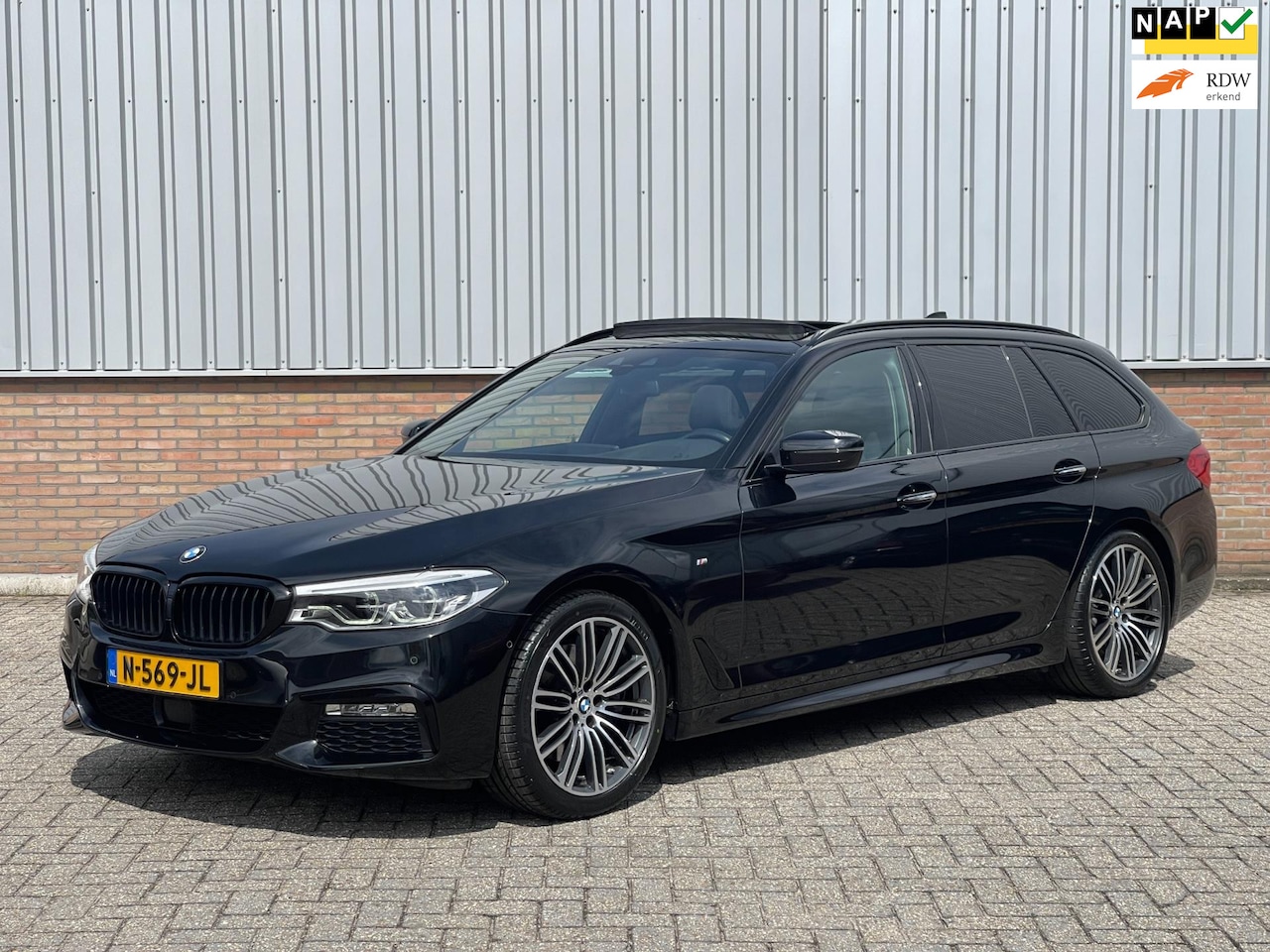 BMW 5-serie Touring - 530i xDrive High Executive M-Pakket/ Panorama - AutoWereld.nl