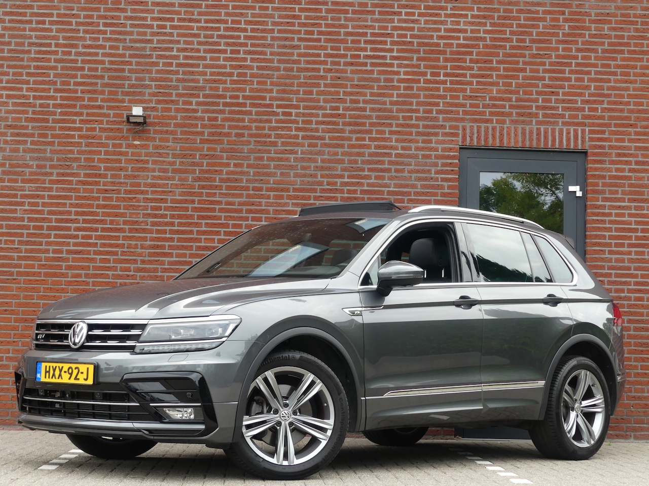 Volkswagen Tiguan - 2.0 TSI 4Motion 2 X R-Line / Trekhaak / 31000km!! - AutoWereld.nl