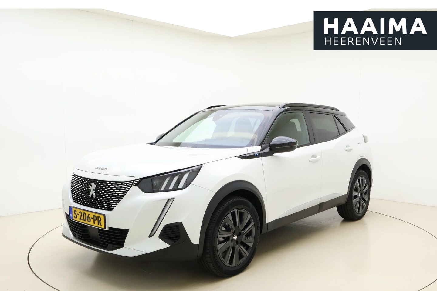 Peugeot e-2008 - EV GT 50 kWh 136 Pk | Navigatie | Stoelverwarming | Cruise Control | Camera Achter - AutoWereld.nl