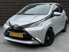 Toyota Aygo - 1.0 VVT-i x-play / AC / CAMERA / BT / NAP / GR.SCHERM / NL-AUTO