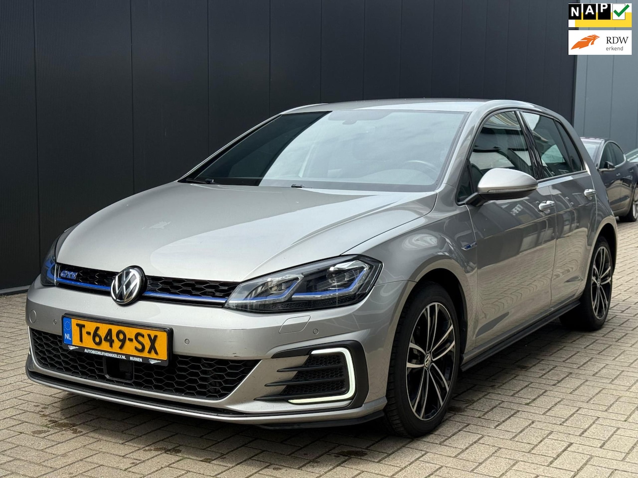 Volkswagen Golf - 7.5 1.4 TSI PHEV GTE NAP Acc Carplay Leder Standverwarming Stoelverwarming! - AutoWereld.nl